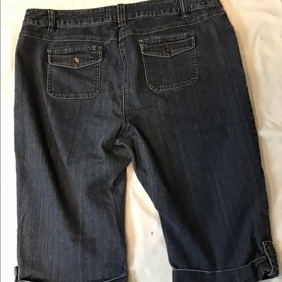 Plus Size Contrast Capris - Picture 2 of 4